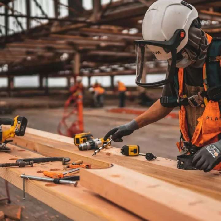 Rebota el dólar, mientras el Gobierno define que el salario suba por mérito y no por inflación