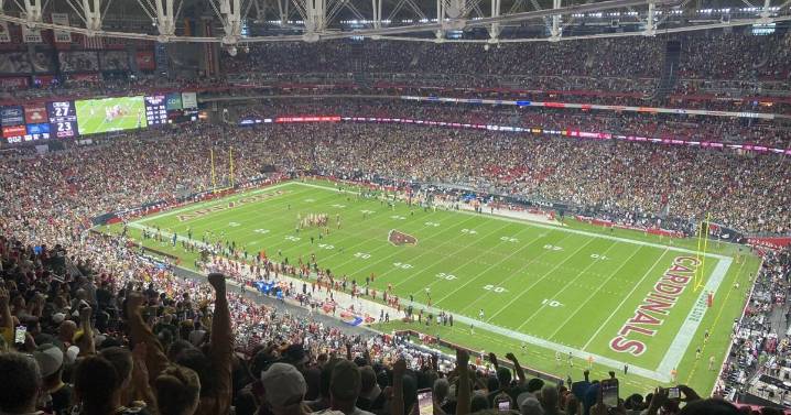 Josh Jacobs runs for 2 TDs, Micah Parsons has 3 sacks as Packers rally past Cardinals 27