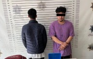 Detiene Comisaría a dos jóvenes por grafitear carros; hay varios afectados